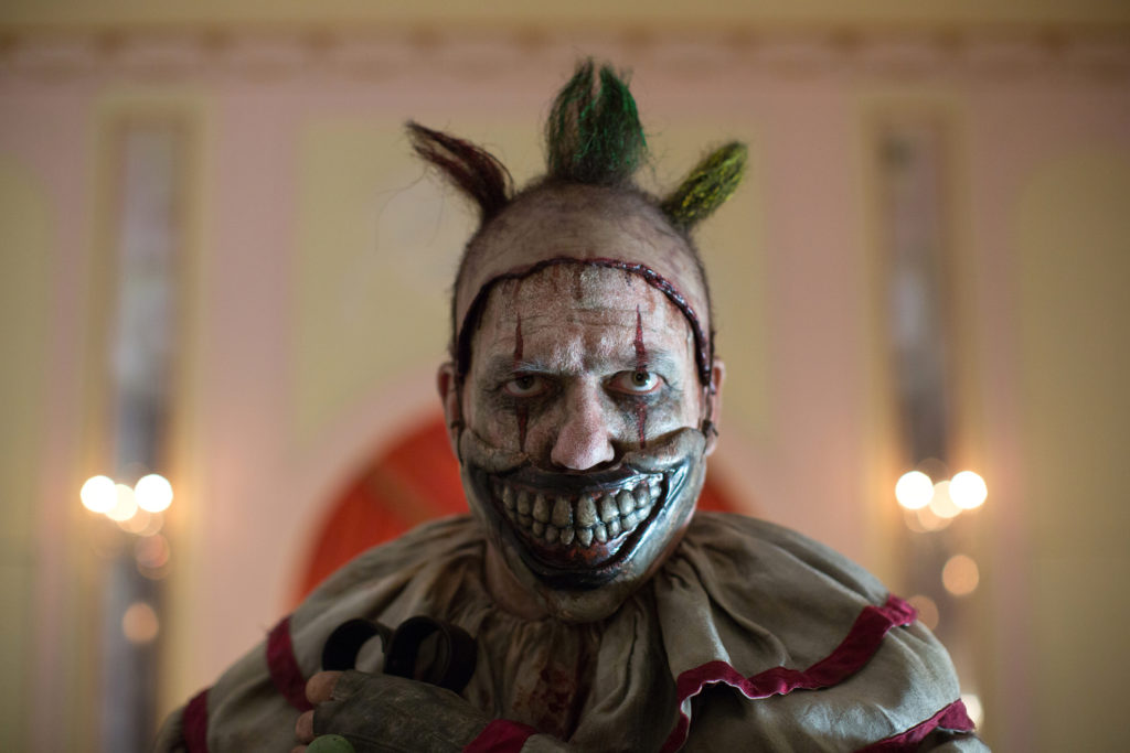 Des bisous du clown de Freak Show