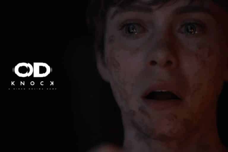 Visage surpris d'un personnage sombre.