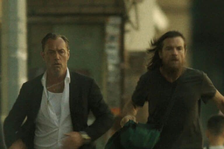 Ce rôle inattendu de Jude Law dans une mini-série Netflix fait exploser les vues, les fans en redemandent