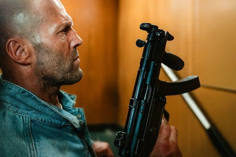 Ce prochain film d’action de Jason Statham sort bientôt… et c’est un cinéaste français qui est aux commandes