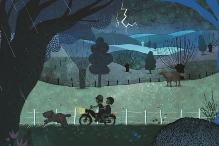 Deux personnes en moto sous la pluie nocturne.