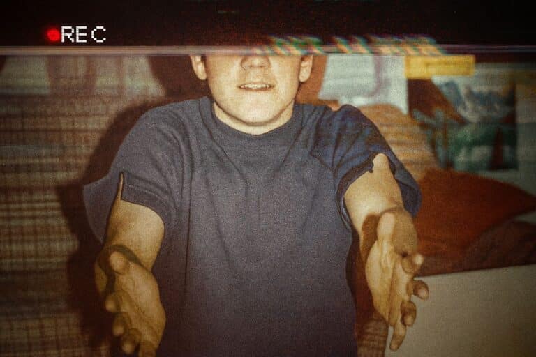 Elle pense voir des fantômes… Cette série Netflix bouleverse tous les codes du documentaire paranormal