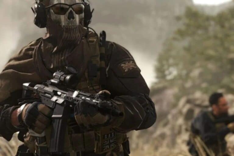 Soldat armé avec masque crâne et casque audio.