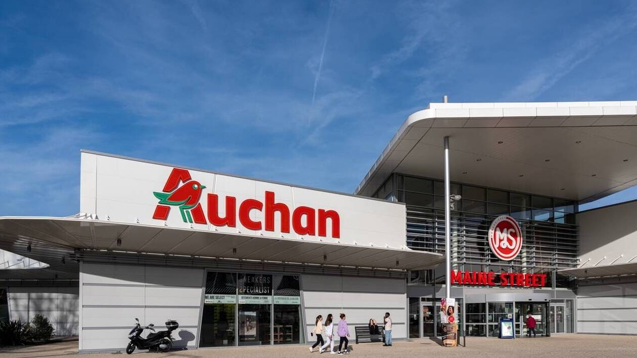 Entrée du centre commercial Auchan.
