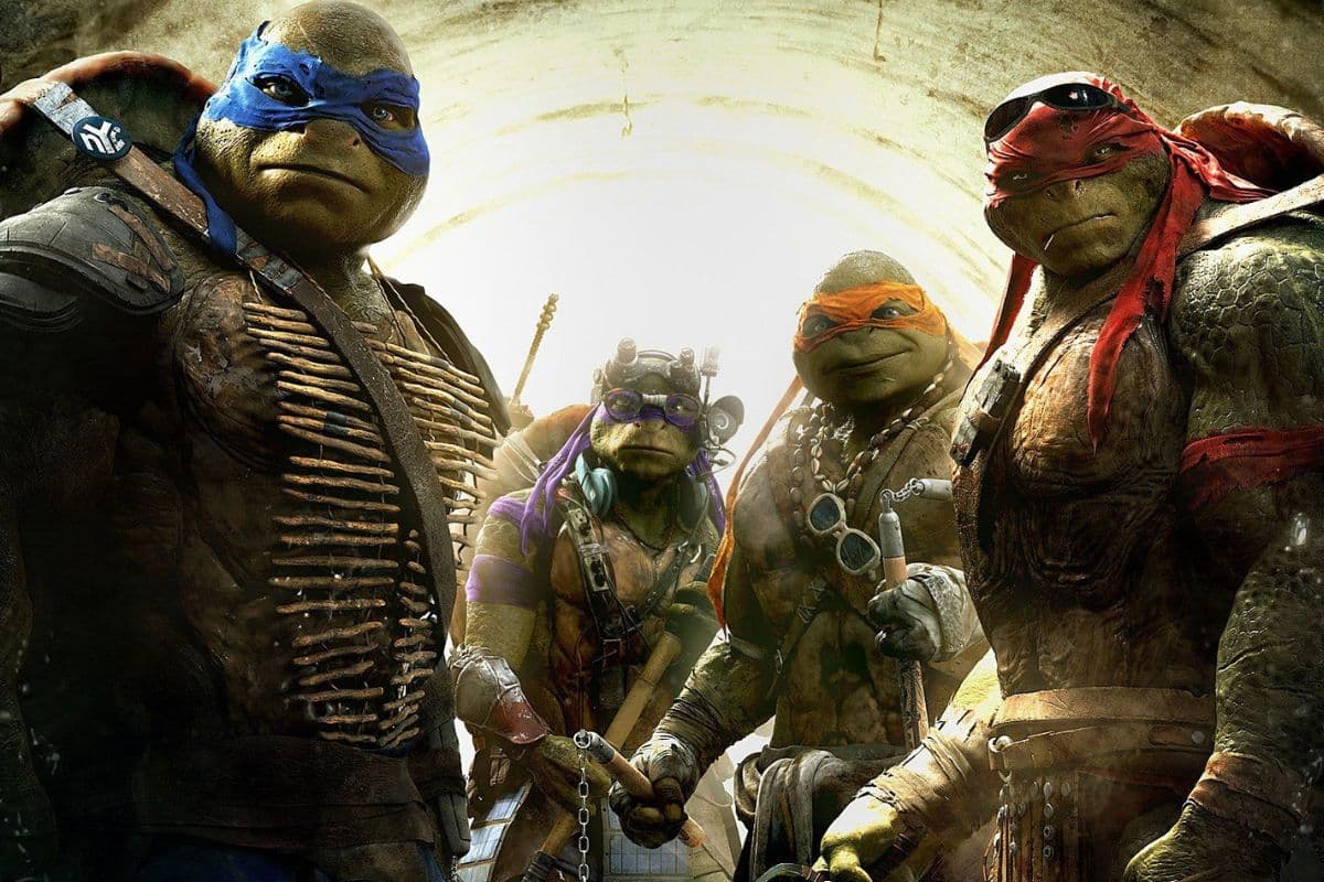 Quatre tortues guerrières dans un tunnel.