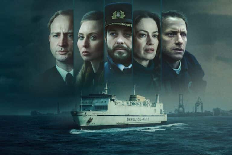 Affiche de série avec cinq personnages et un bateau.