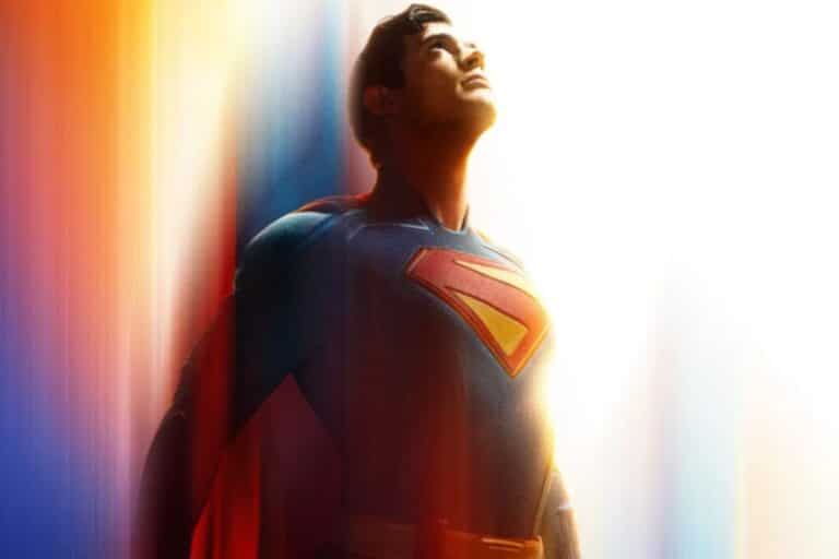 Super-héros regardant vers le haut, éclat lumineux.