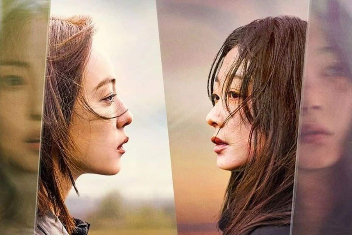 Deux femmes face à face, reflets ajoutés.