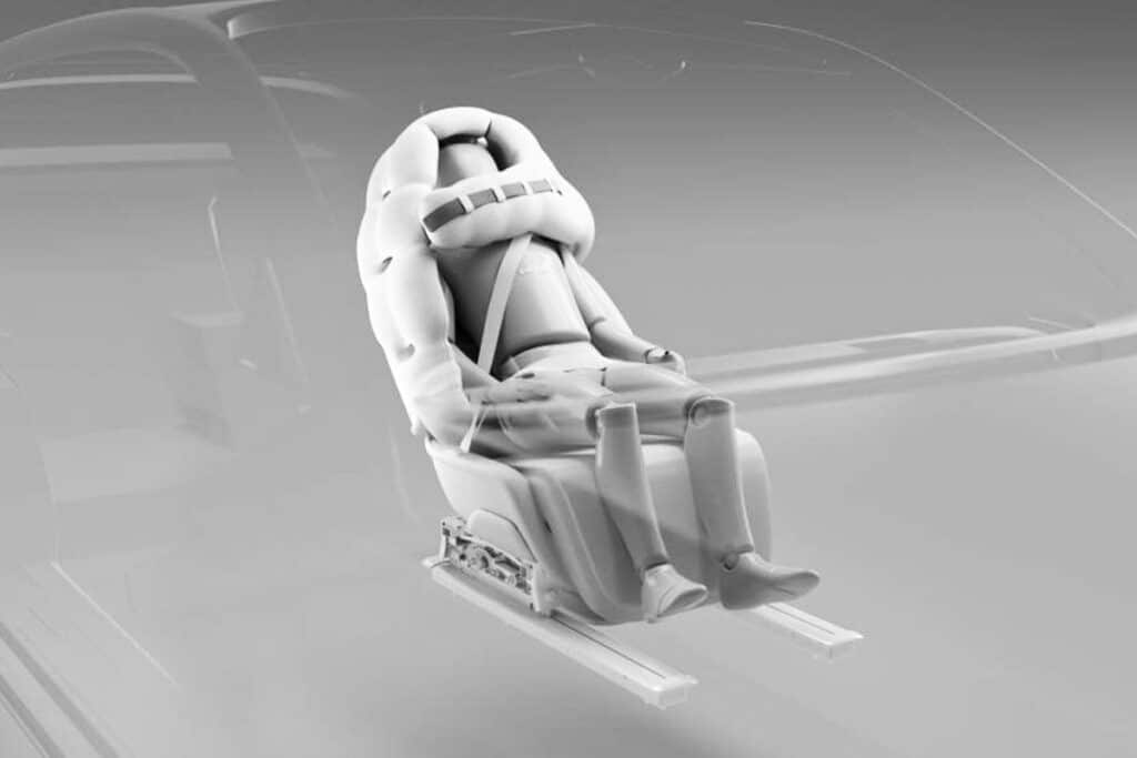 Mannequin avec coussin gonflable dans une voiture.