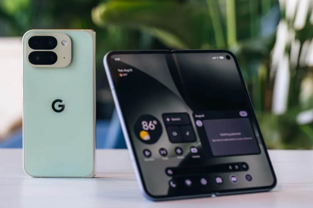 Smartphones Google modernes sur table blanche.