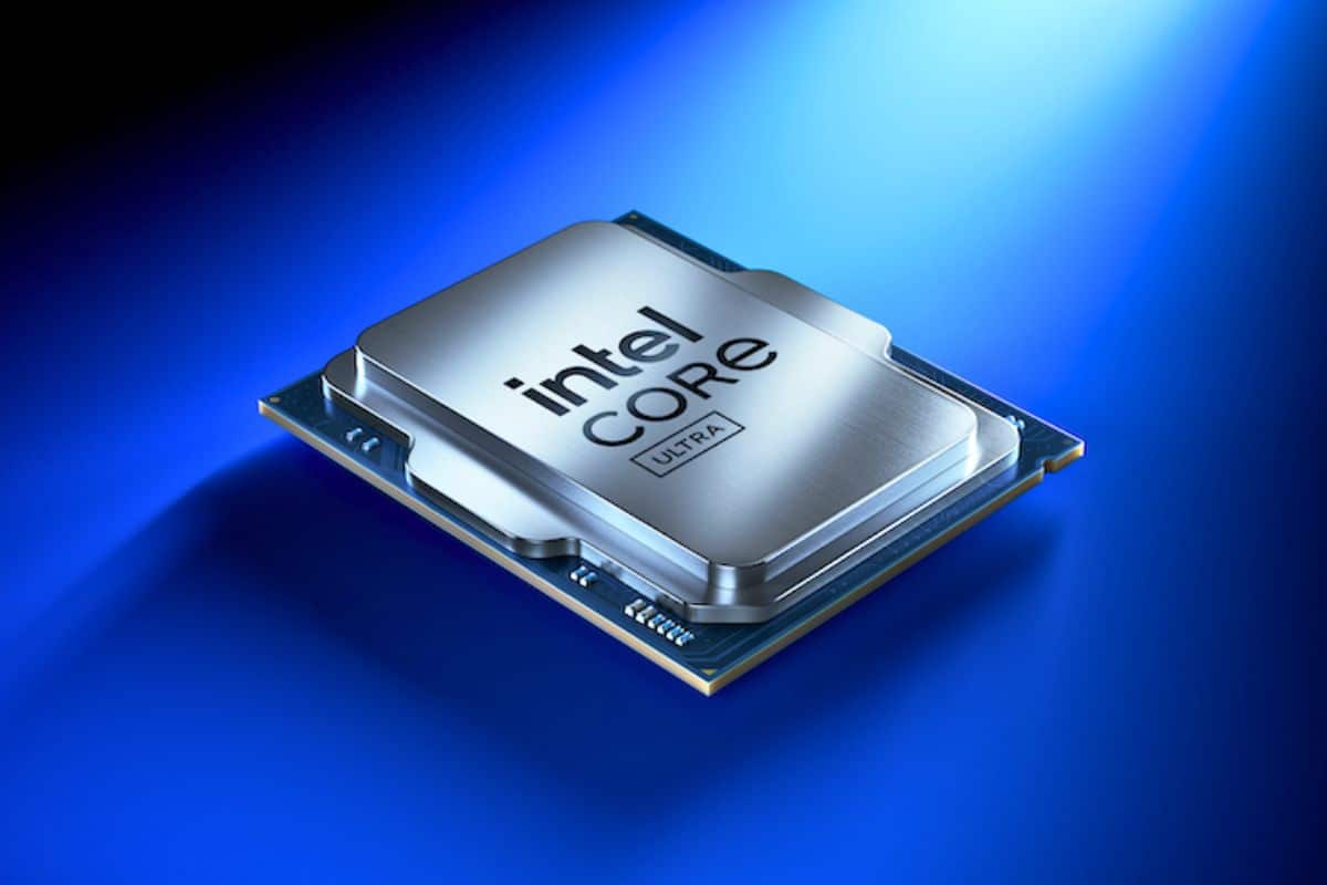 Processeur Intel Core Ultra sur fond bleu.