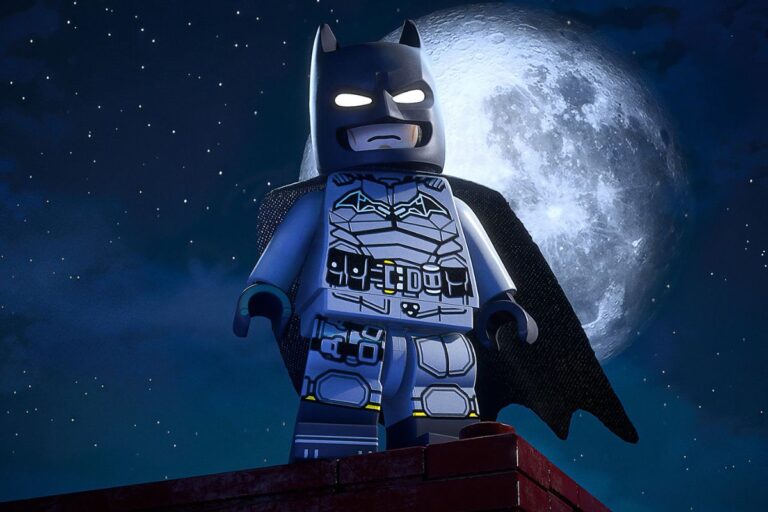 Figurine Lego super-héros devant la pleine lune.