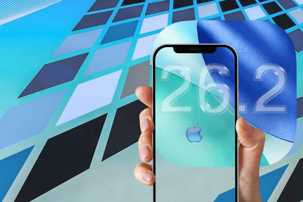 Main tenant un smartphone devant un design abstrait.