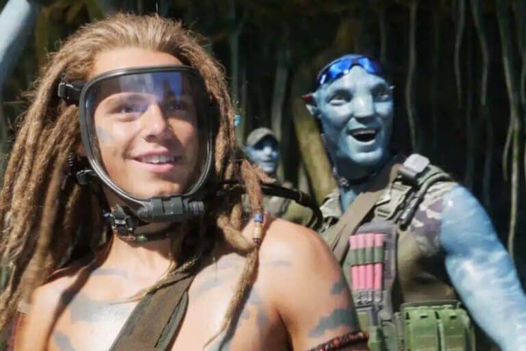 Personnages du film en forêt.