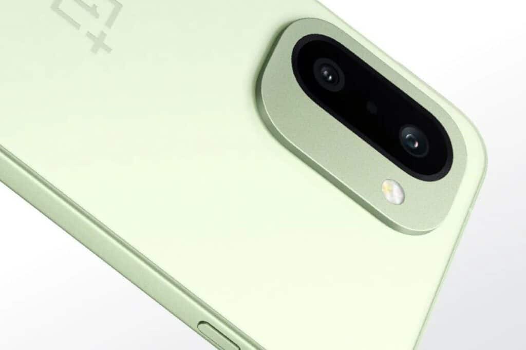 Arrière d'un smartphone vert avec caméra double.