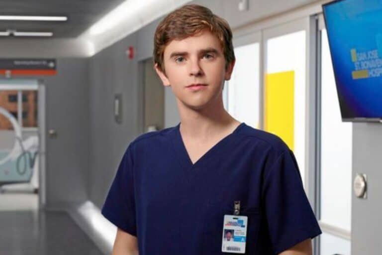 Elle ne paie pas de mine, mais cette série avec Freddie Highmore est devenue culte en quelques jours