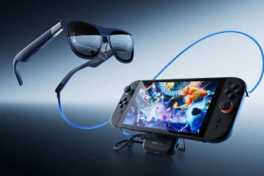 Lunettes VR connectées à une console portable colorée.