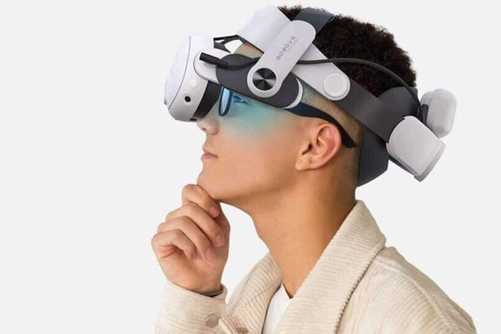 Personne avec casque de réalité virtuelle modern