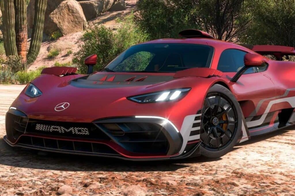 Voiture de sport rouge en extérieur désertique.