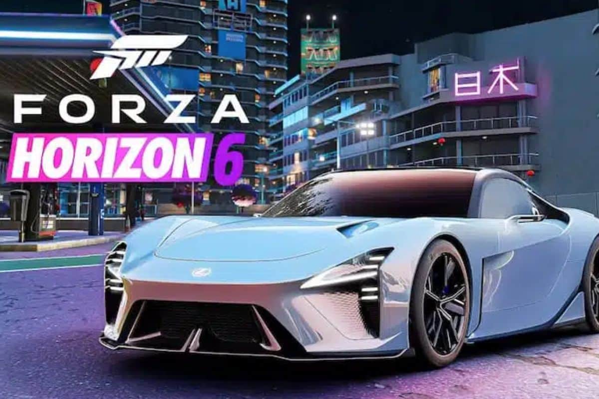 Voiture blanche futuriste en ville nocturne.