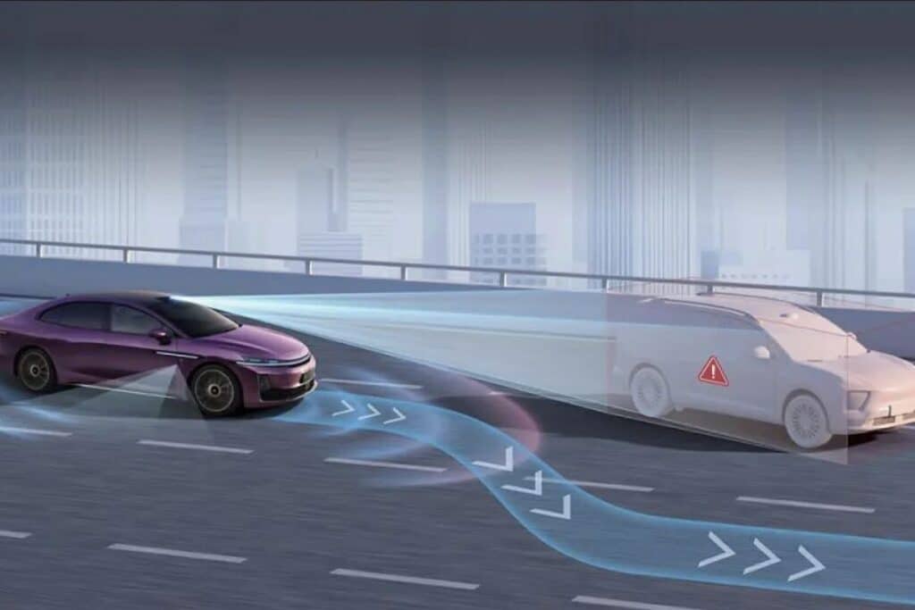 Voiture en détection d'obstacle sur la route.