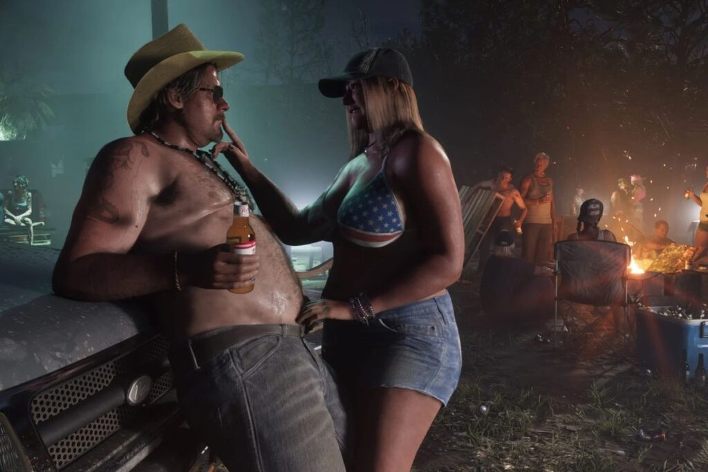 Personnes discutant à une fête nocturne en plein air.