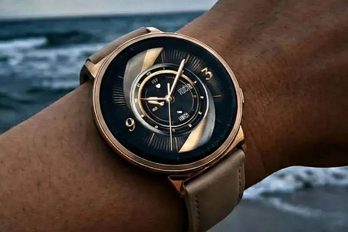 Montre élégante avec bracelet en cuir beige.