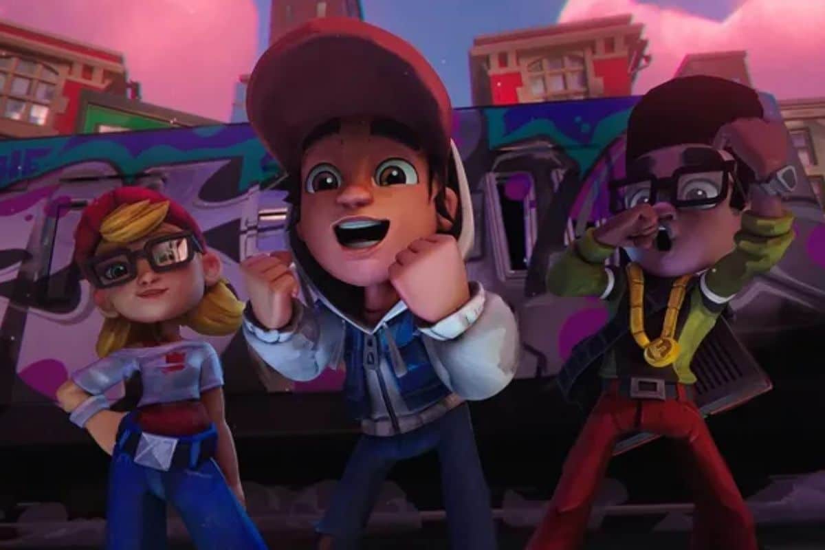 Personnages animés devant un train graffiti.