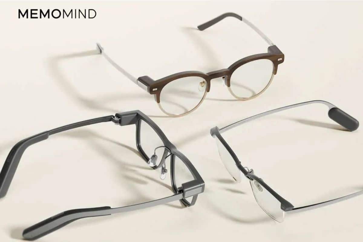 Trois paires de lunettes modernes, MEMOMIND.
