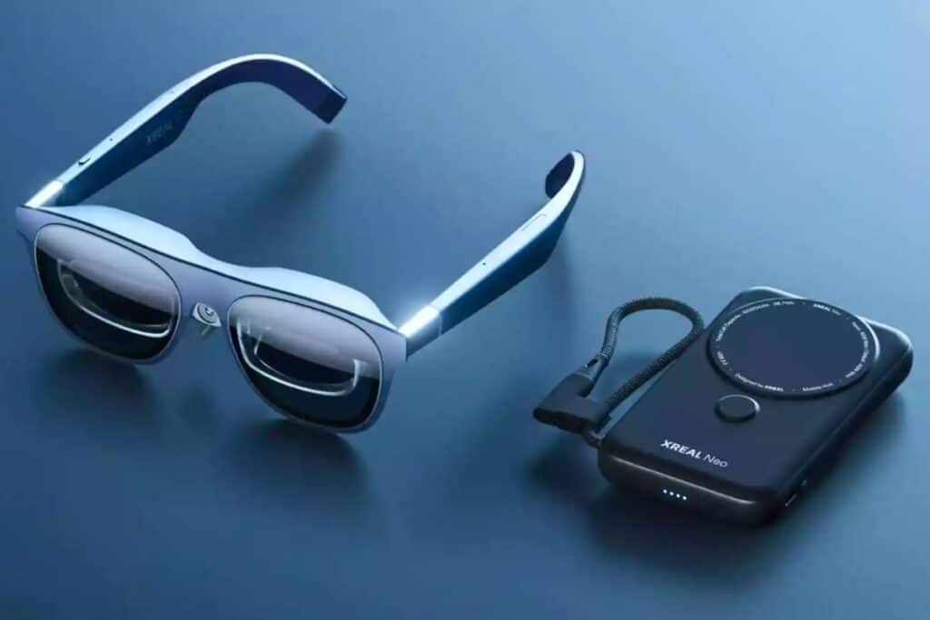 Lunettes intelligentes et appareil XREAL Neo connectés.