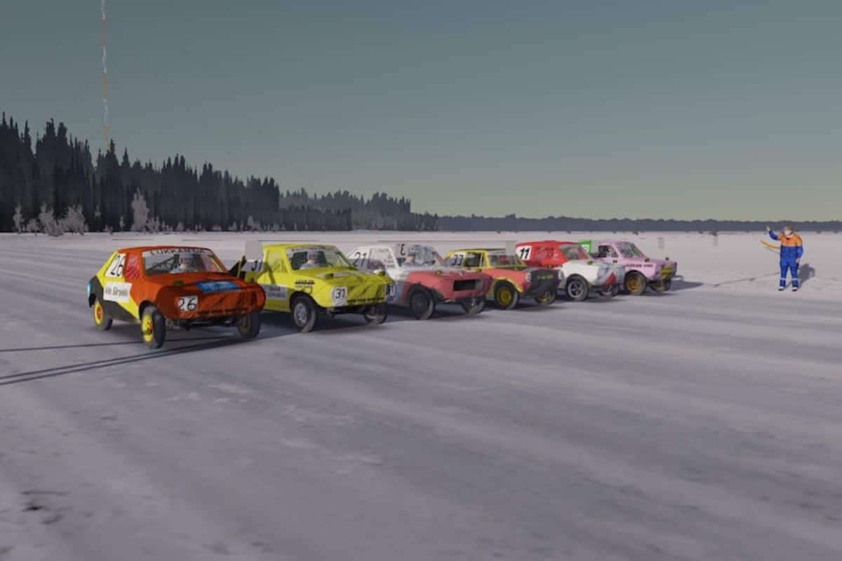 Voitures de course alignées sur une piste enneigée.