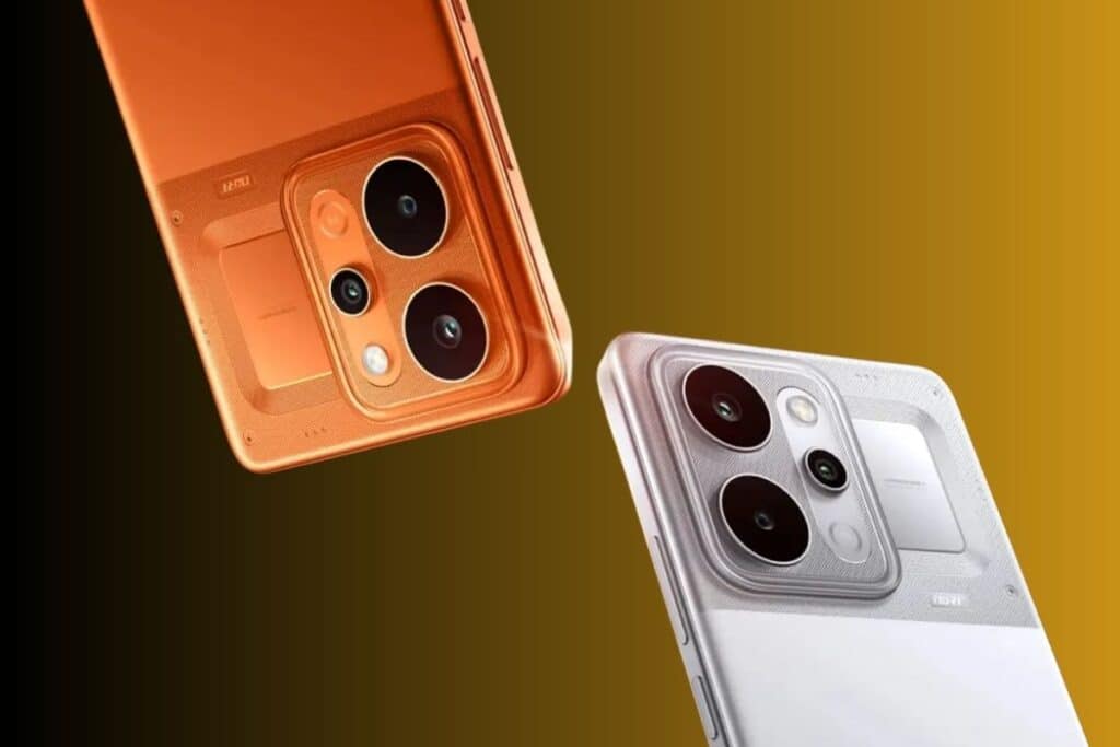 Deux smartphones avec triple caméra arrière.