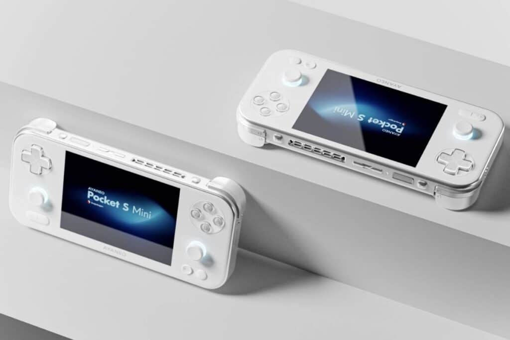 Deux consoles de jeu portables blanches affichées.