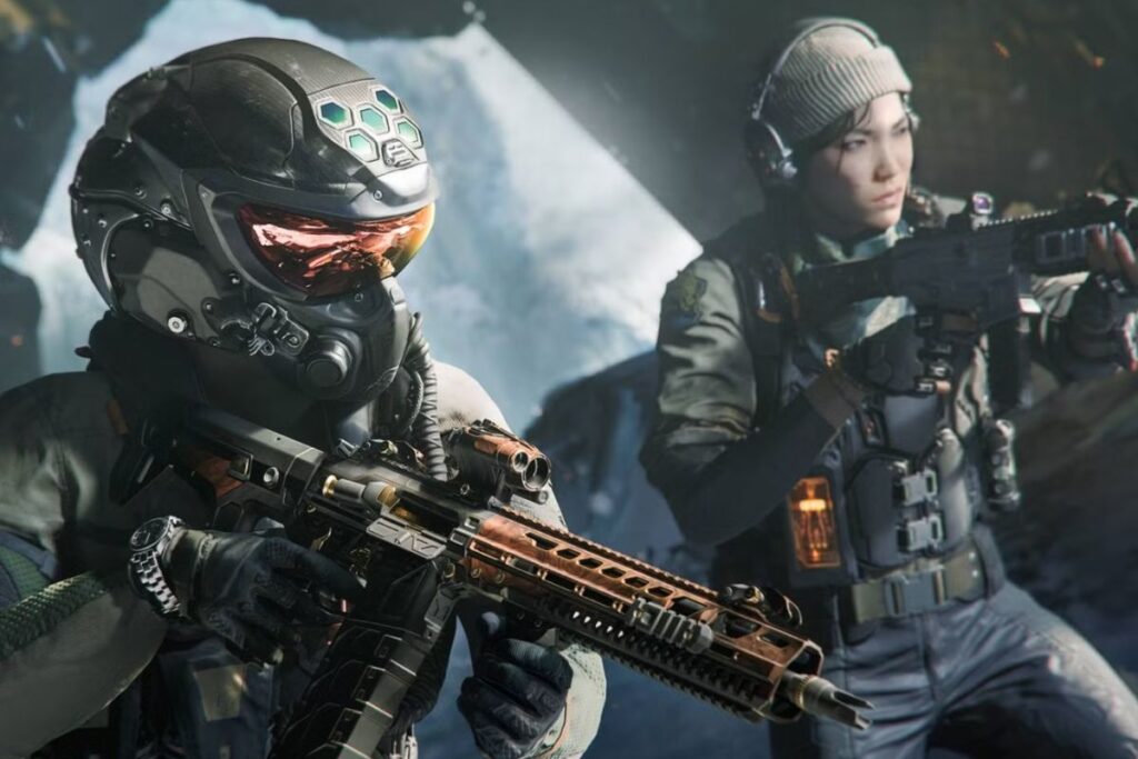 Soldats futuristes armés dans un environnement enneigé.
