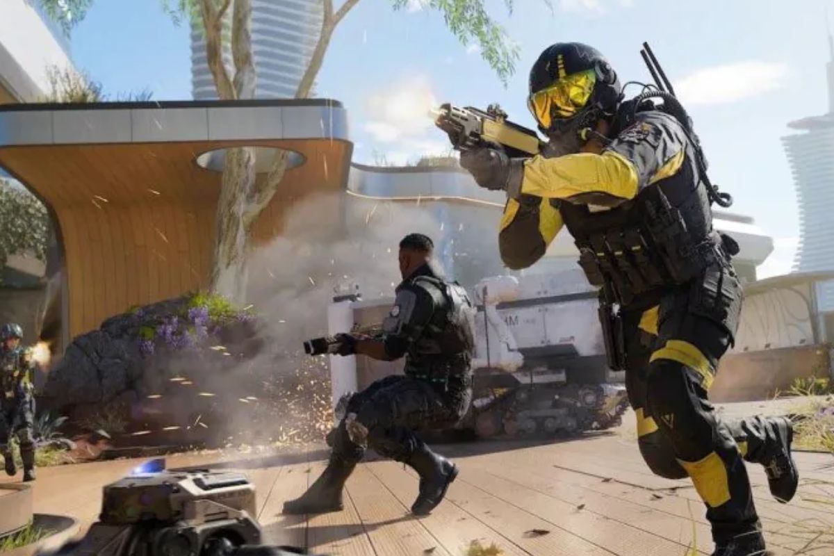 Personnages armés en action dans un jeu vidéo.