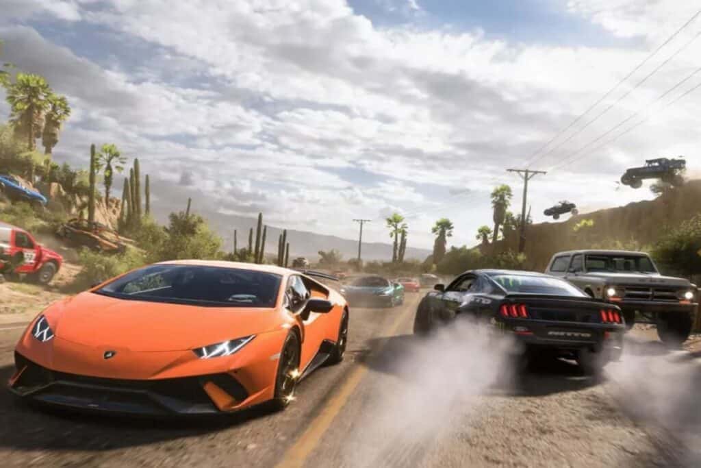 Course de voitures rapides sur une route désertique.