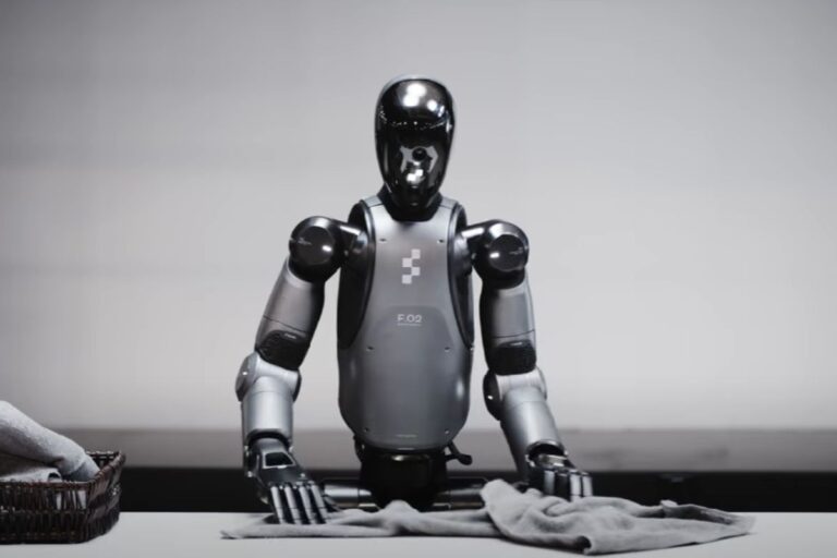 Helix 02 de Figure AI : le robot qui vide vraiment ton lave-vaisselle (mais garde un œil sur le chat !)