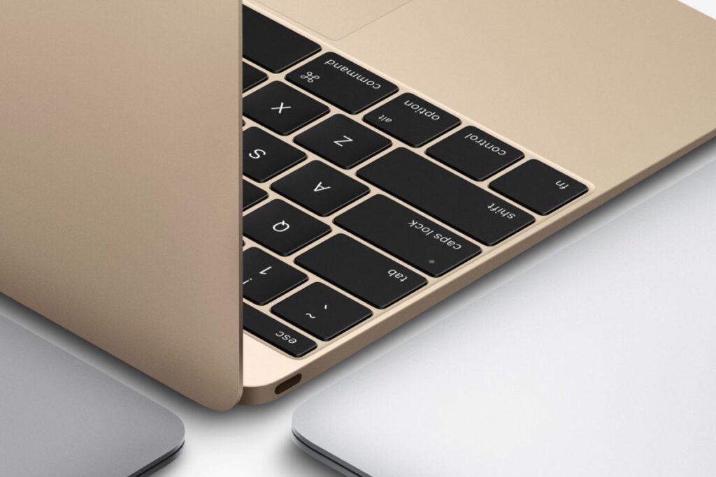 Clavier d'ordinateur portable en gros plan.