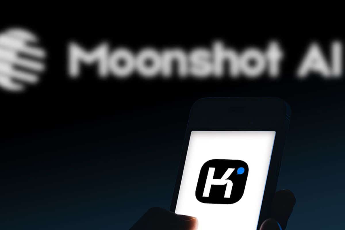 Logo Moonshot AI et application mobile affichée.