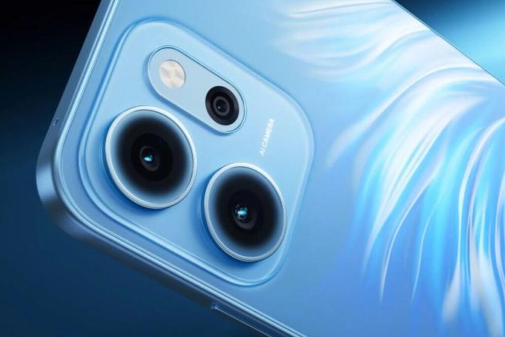 Smartphone bleu avec trois objectifs d'appareil photo.