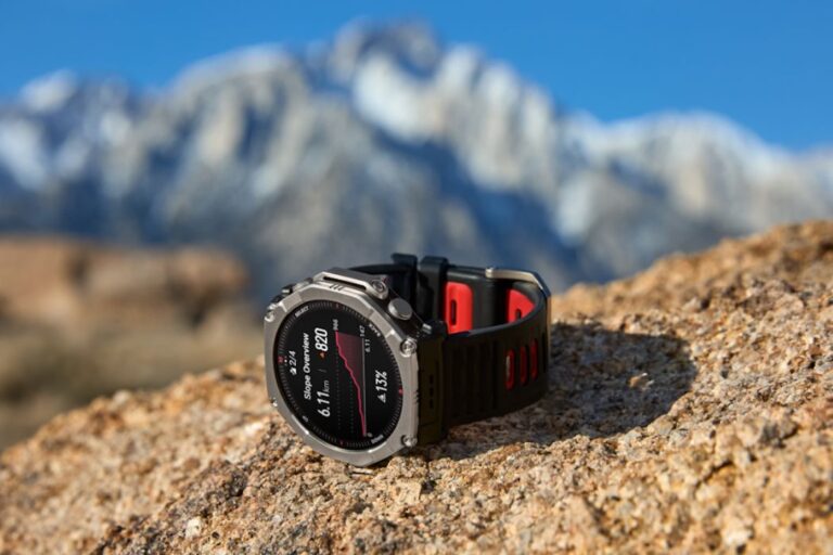 30 jours d’autonomie, une lampe torche et du titane : Amazfit sort la montre qui n’a peur de rien