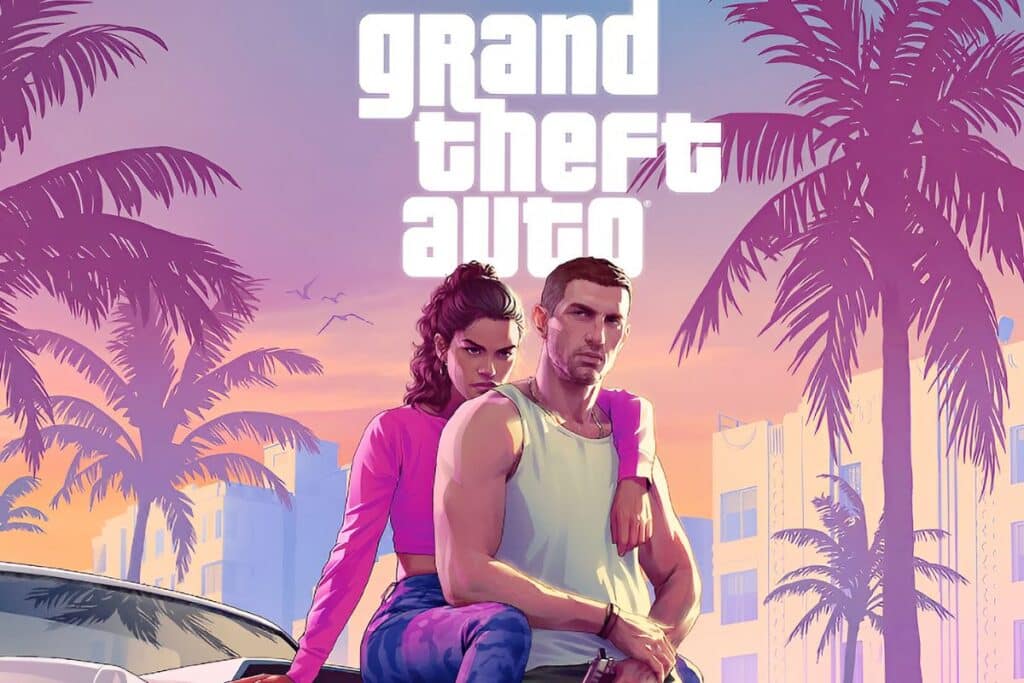 Couple assis sur une voiture devant palmiers.