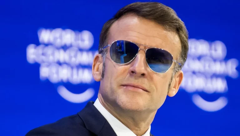 macron et ses lunettes